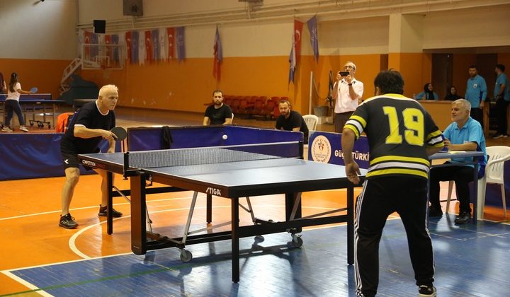 Masa tenisinin şampiyonu: Ordu Valiliği