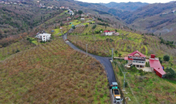 Perşembe’de yol yatırımları sürüyor