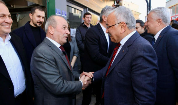 Hilmi Güler ve Zekai Sana’dan örnek davranış