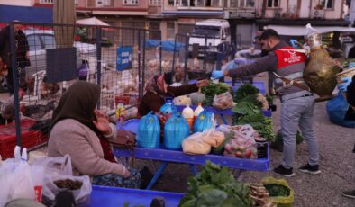 Pazaryeri esnafı: “İçimiz ısındı, ikram için teşekkür ediyoruz”