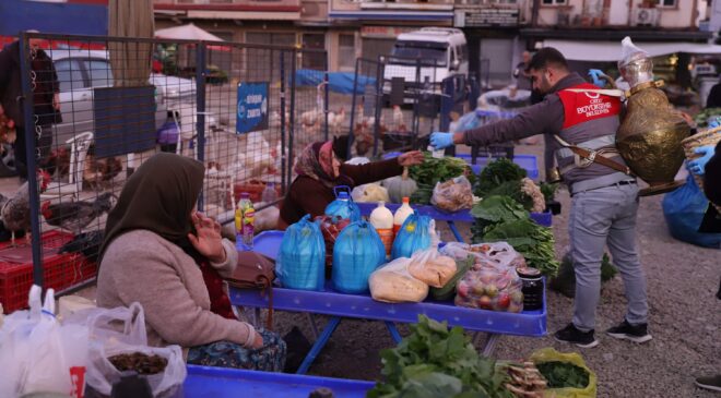 Pazaryeri esnafı: “İçimiz ısındı, ikram için teşekkür ediyoruz”