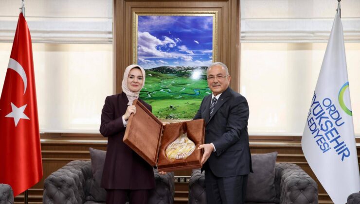Bakan Mahinur Özdemir Göktaş Büyükşehir’de