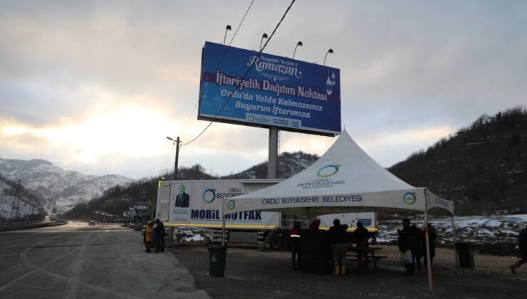 Karadeniz sahil yolunda iftar saati bereketi