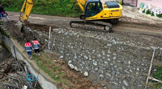 Çamaş’ta güvenli yol inşası sürüyor