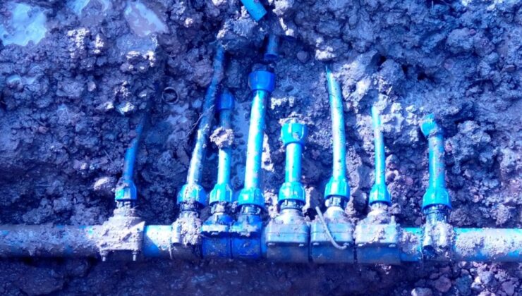 Görenleri şaşkına çeviren kaçak su bağlantıları