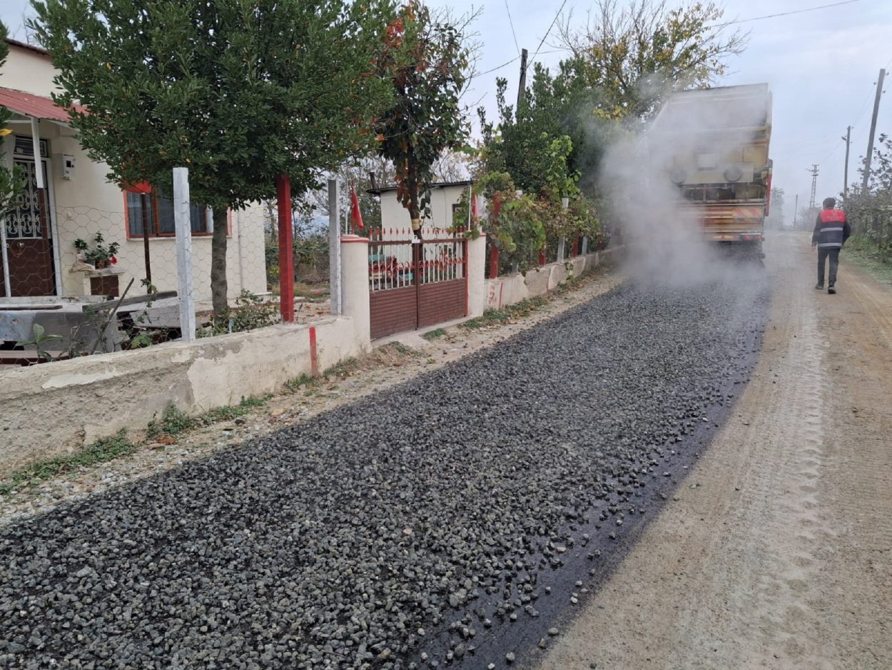 Altınordu Kızılhisar Mahalle yolu asfaltlanıyor