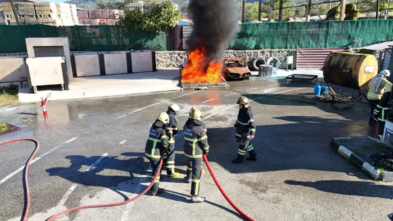 Geleceğin itfaiyecilerine eğitim