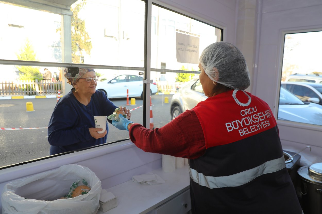 Hastane koridorlarında güne sıcak bir başlangıç